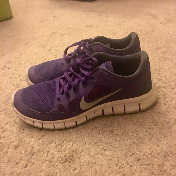 nike tennis shoes purple
